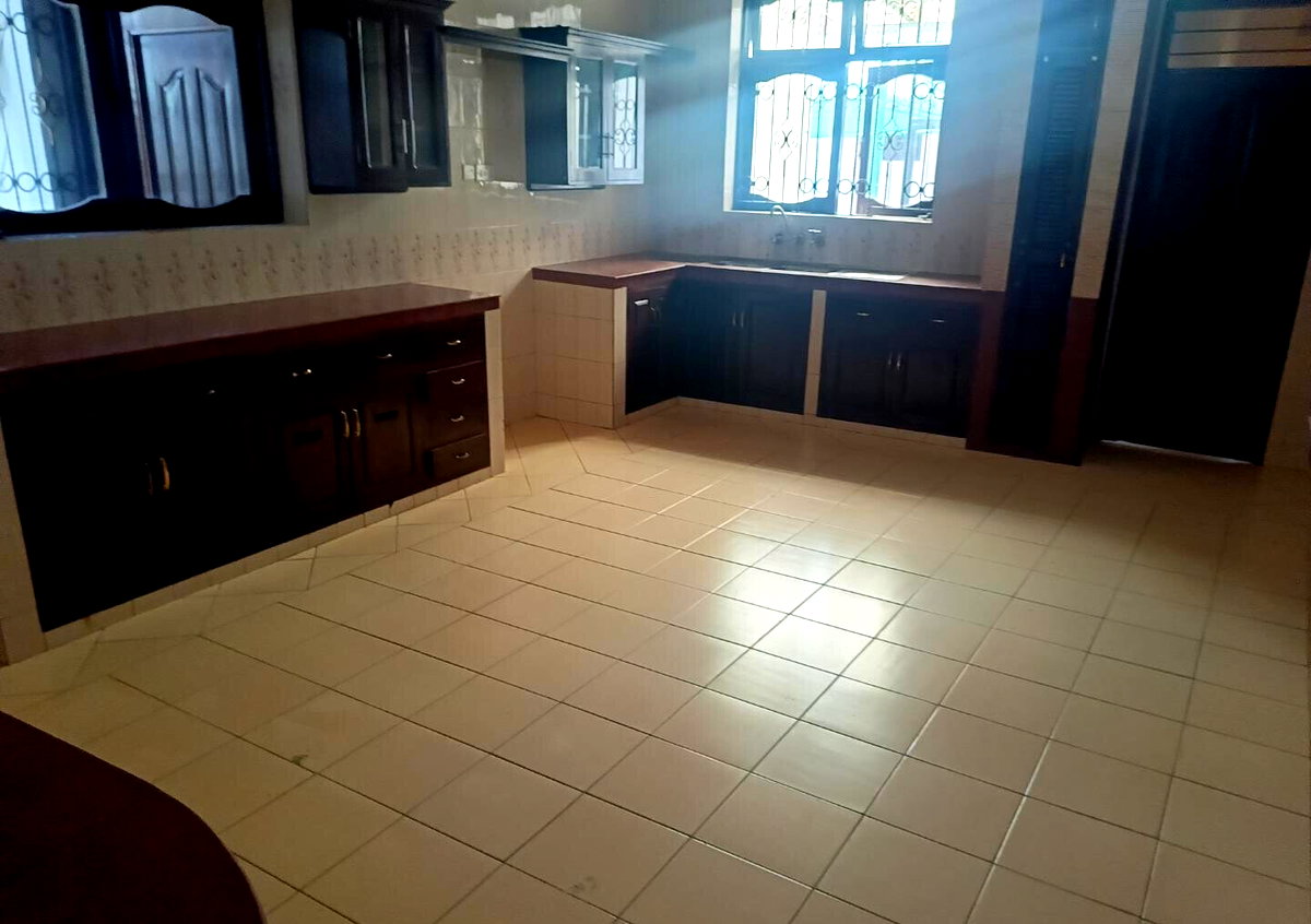 Standalone 5BR Maisonette with Pool & Garden - Links Road, Nyali
