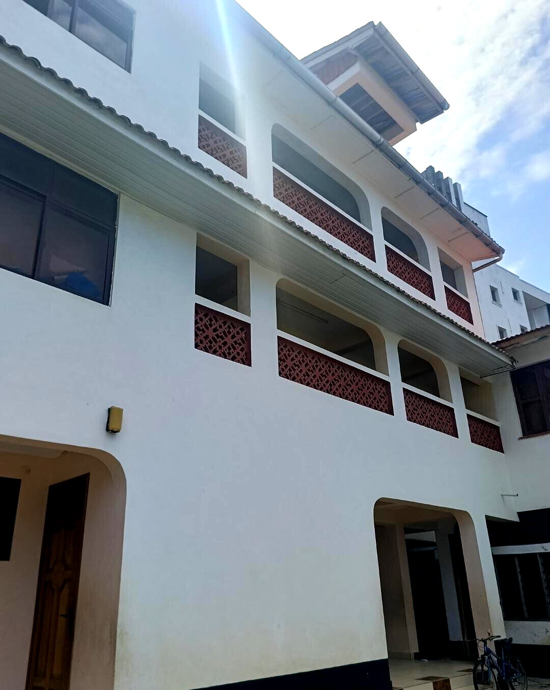 Standalone 5BR Maisonette with Pool & Garden - Links Road, Nyali
