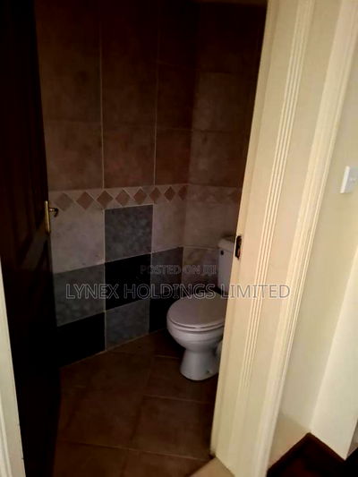 3bdrm Apartment With Sq in Valley Arcade for Rent - Image 13