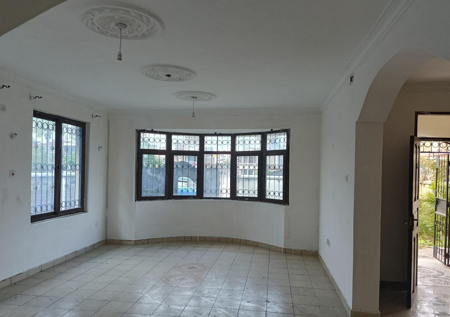 4BR Maisonette with Garden in Utange