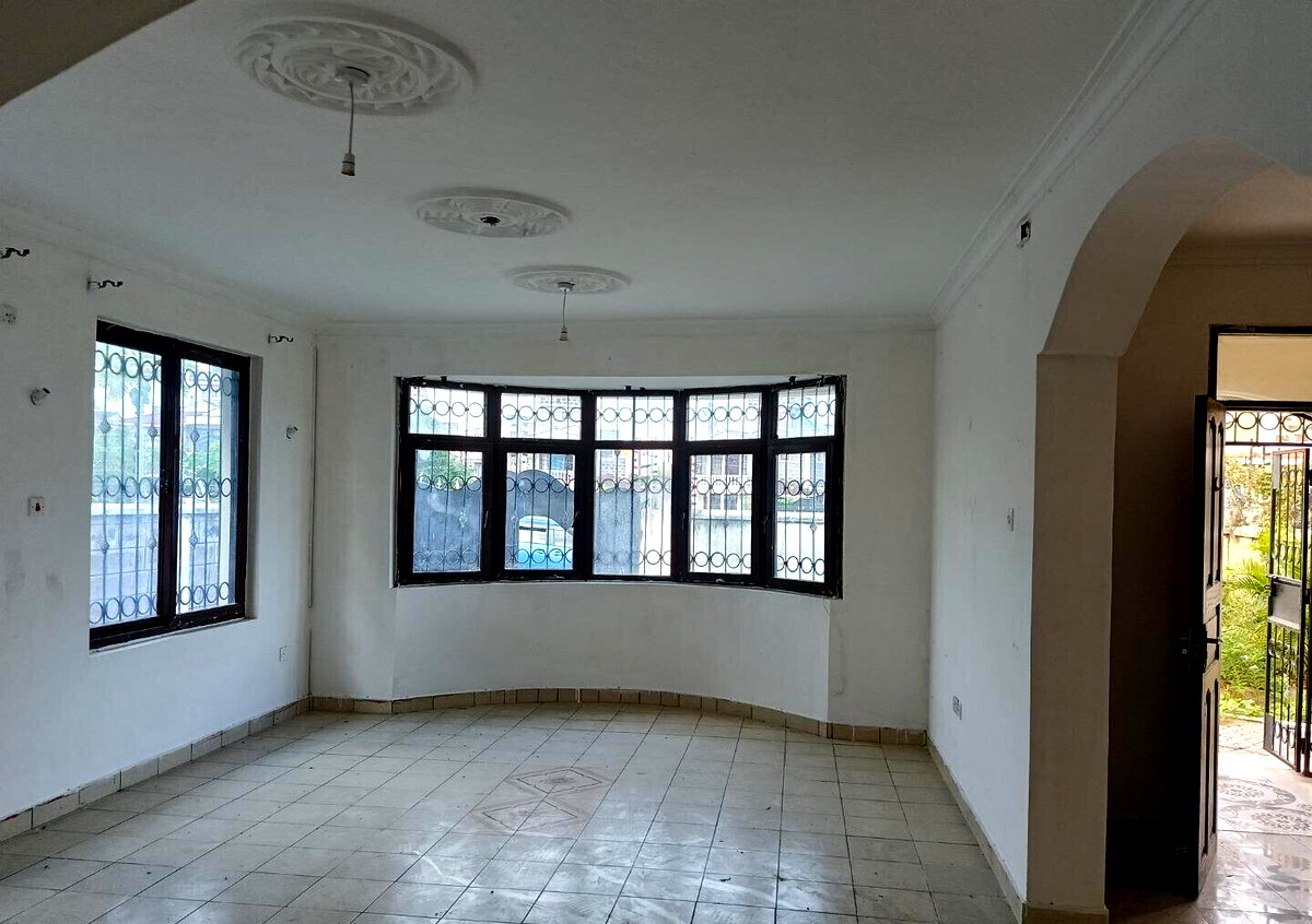 4BR Maisonette with Garden in Utange
