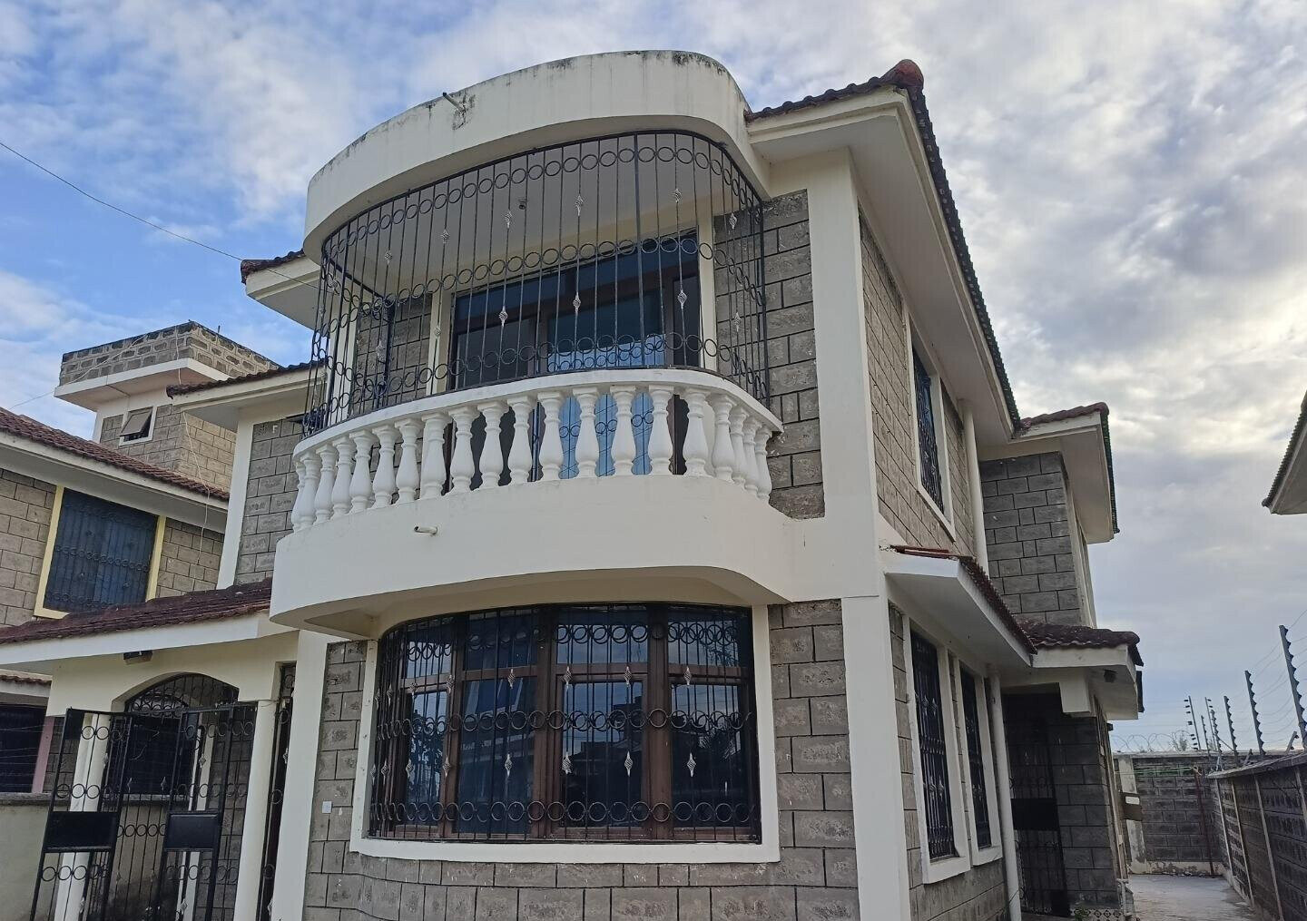 4BR Maisonette with Garden in Utange