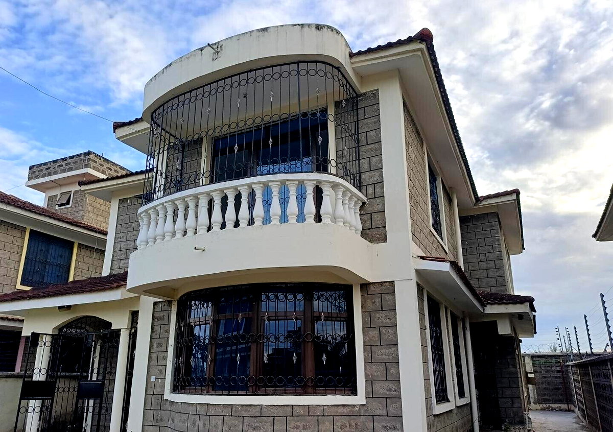 4BR Maisonette with Garden in Utange
