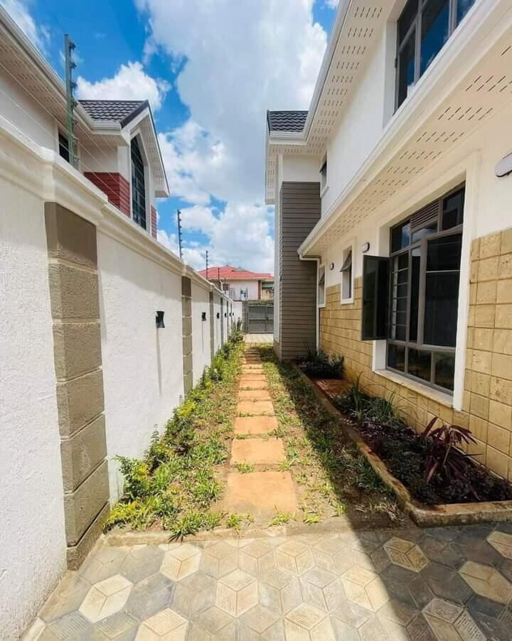 New Phase 2: 4BR All-Ensuite Townhouse with Attic & Jacuzzi - Membley