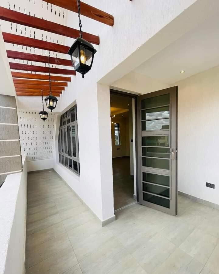 New Phase 2: 4BR All-Ensuite Townhouse with Attic & Jacuzzi - Membley