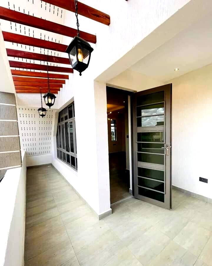 New Phase 2: 4BR All-Ensuite Townhouse with Attic & Jacuzzi - Membley