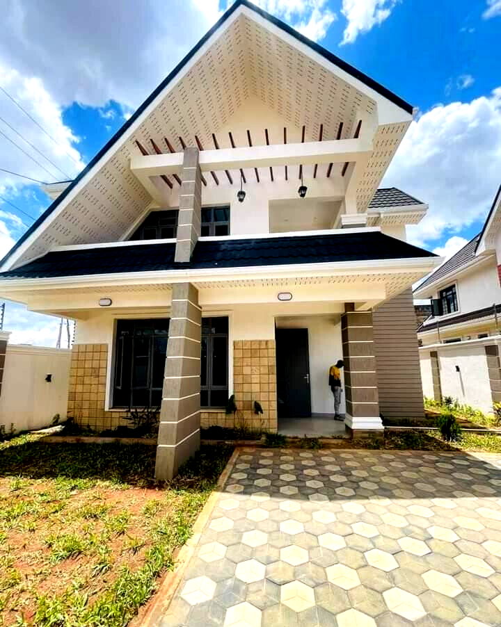 New Phase 2: 4BR All-Ensuite Townhouse with Attic & Jacuzzi - Membley