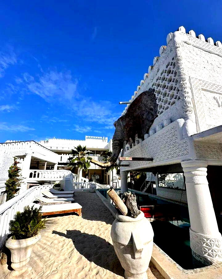 5BR Beachfront Home with Direct Beach Access – Malindi