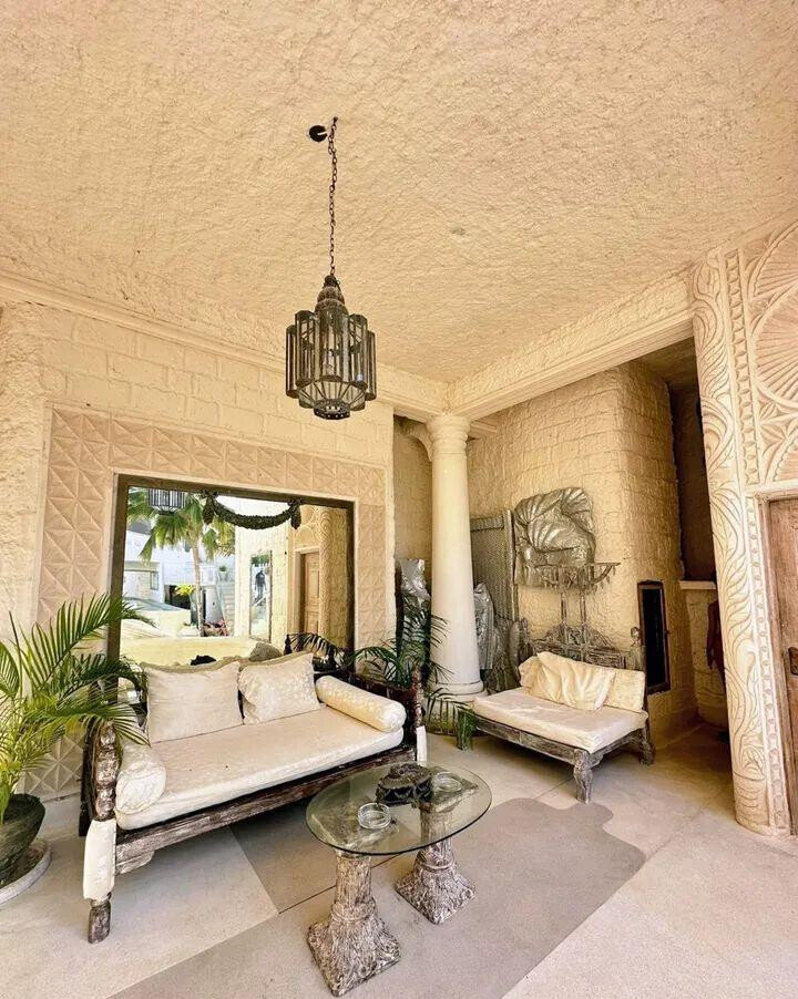 5BR Beachfront Home with Direct Beach Access – Malindi
