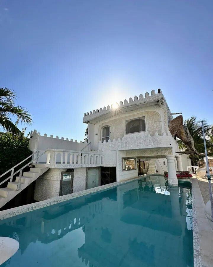 5BR Beachfront Home with Direct Beach Access – Malindi