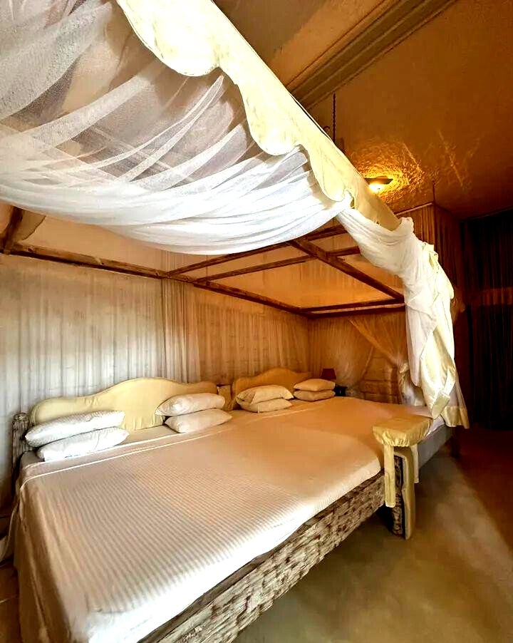 5BR Beachfront Home with Direct Beach Access – Malindi