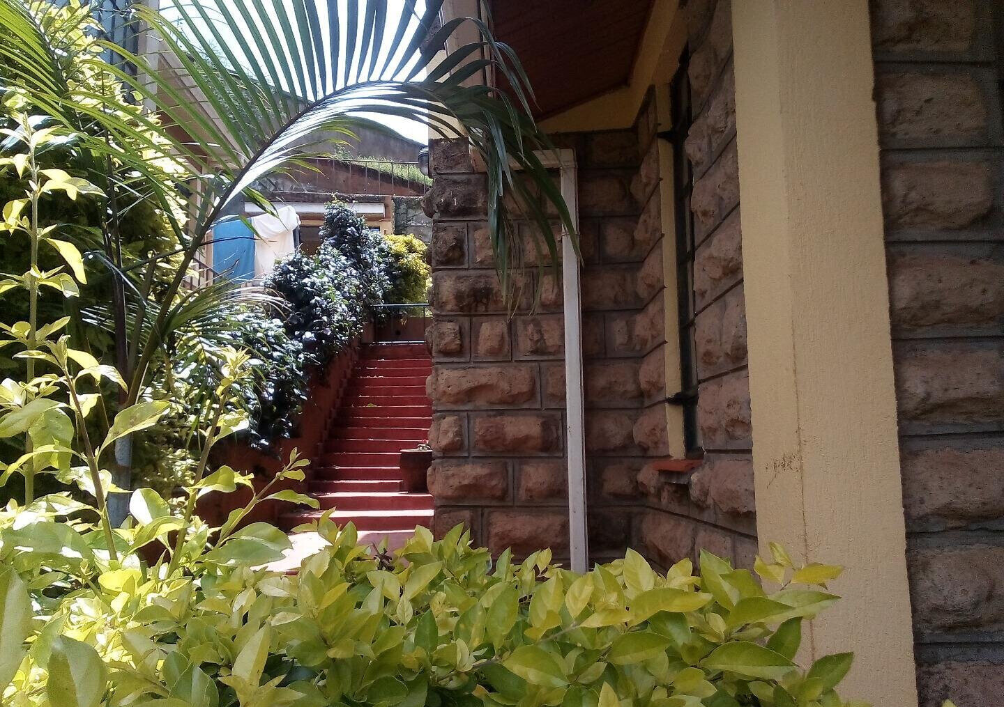 4BR Villa with DSQ & Jacuzzi in Gated Community – Redhill