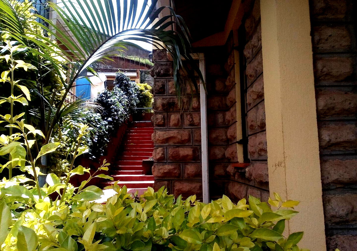 4BR Villa with DSQ & Jacuzzi in Gated Community – Redhill