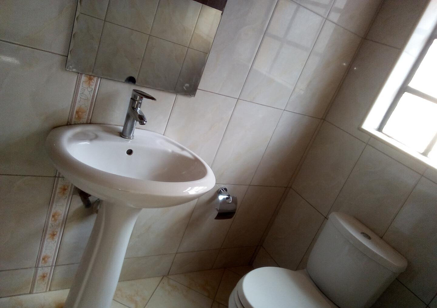 4BR Villa with DSQ & Jacuzzi in Gated Community – Redhill