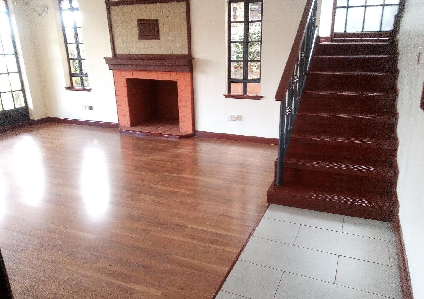 4BR Villa with DSQ & Jacuzzi in Gated Community – Redhill