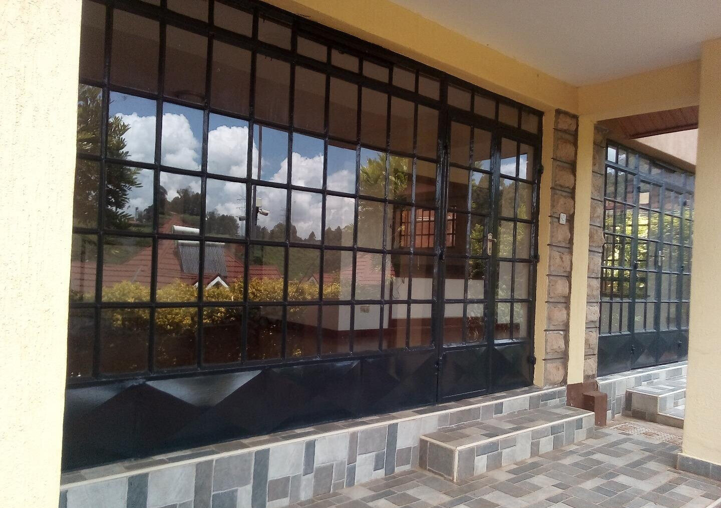 4BR Villa with DSQ & Jacuzzi in Gated Community – Redhill