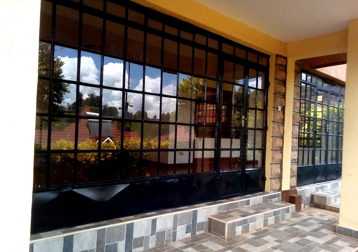 4BR Villa with DSQ & Jacuzzi in Gated Community – Redhill