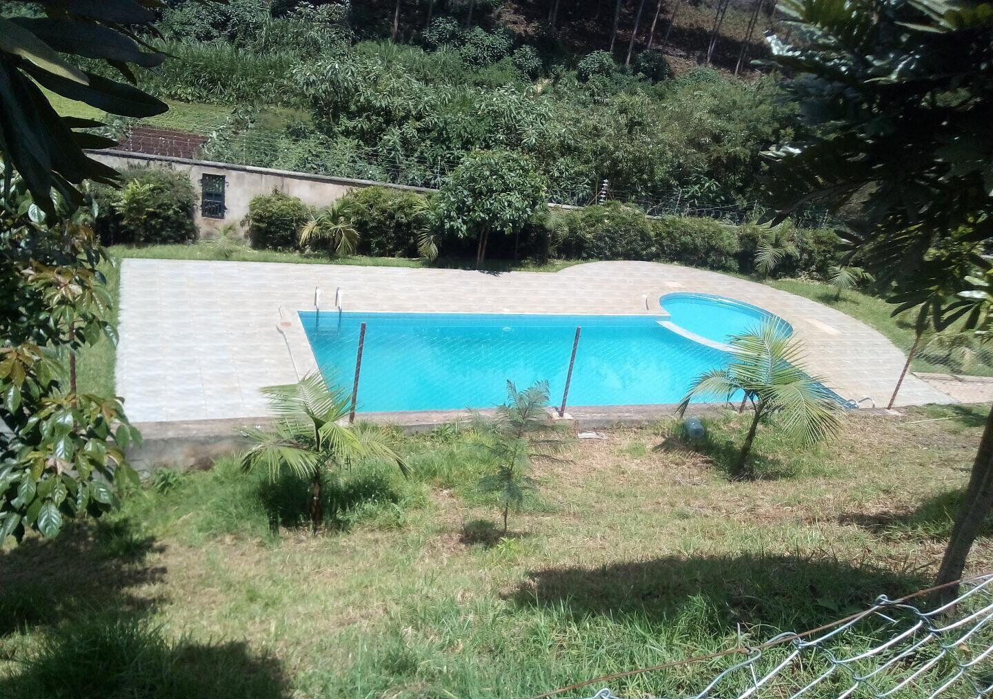 4BR Villa with DSQ & Jacuzzi in Gated Community – Redhill