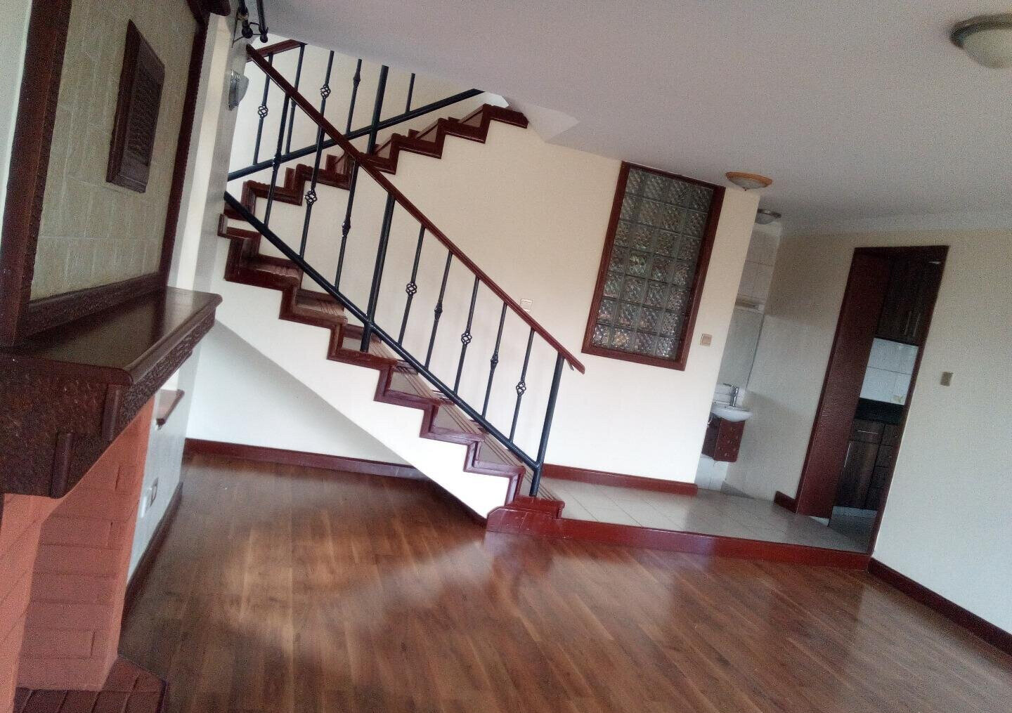 4BR Villa with DSQ & Jacuzzi in Gated Community – Redhill
