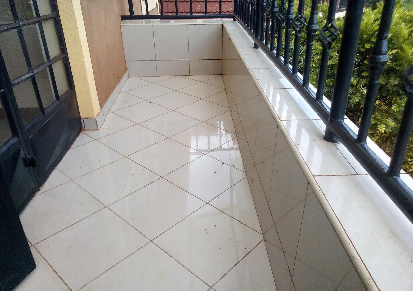 4BR Villa with DSQ & Jacuzzi in Gated Community – Redhill