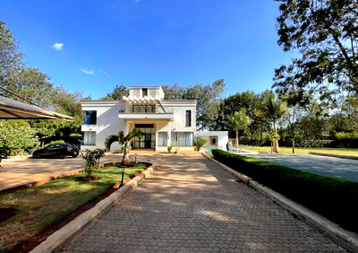 1-Acre Mansion with 6BR, Garden, Parking