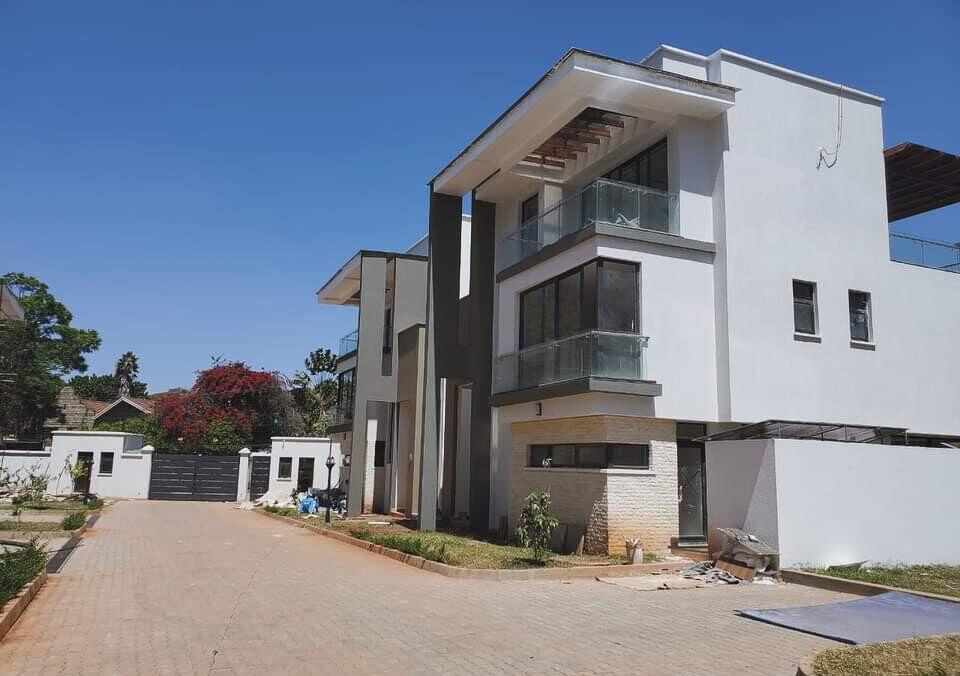 4BR Townhouse with Private Garden & Solar Heating - Lavington