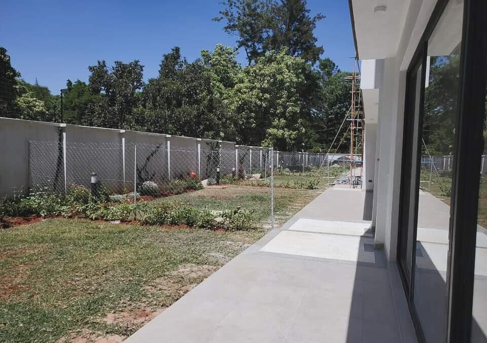 4BR Townhouse with Private Garden & Solar Heating - Lavington