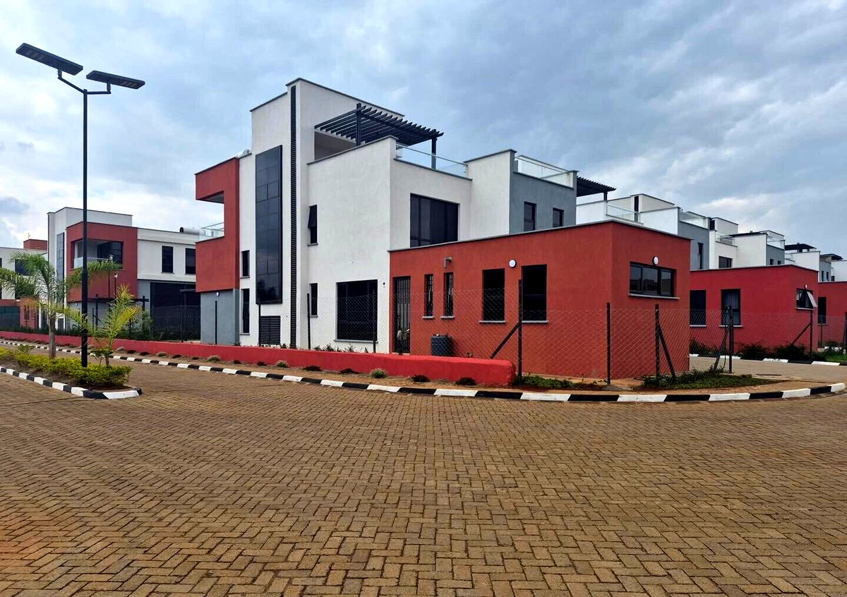 4BR All-Ensuite Townhouse with DSQ on 50x100 - Membley
