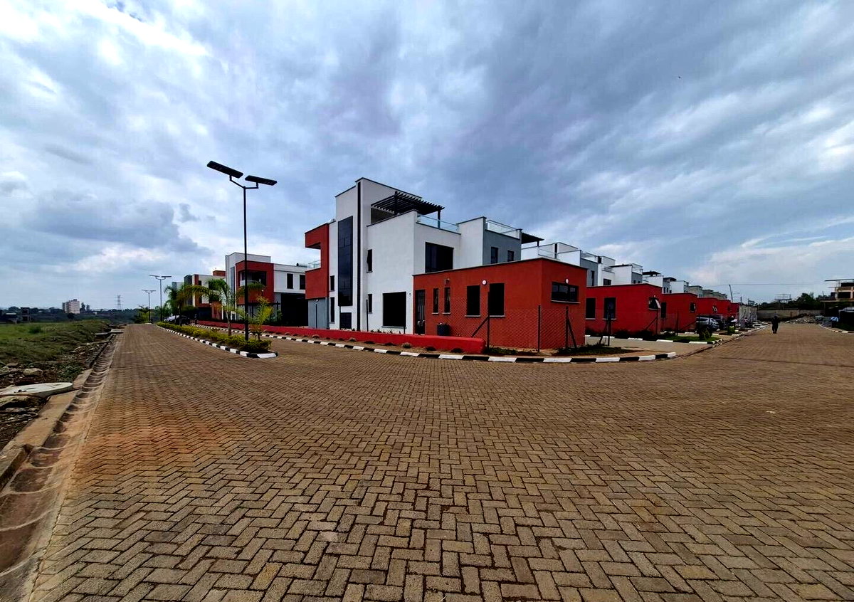 4BR All-Ensuite Townhouse with DSQ on 50x100 - Membley