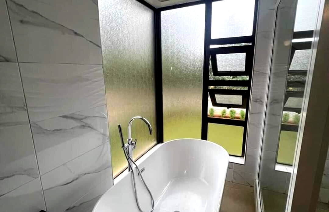 4-Ensuite Townhouse with Rooftop Terrace & Inverter – Karen