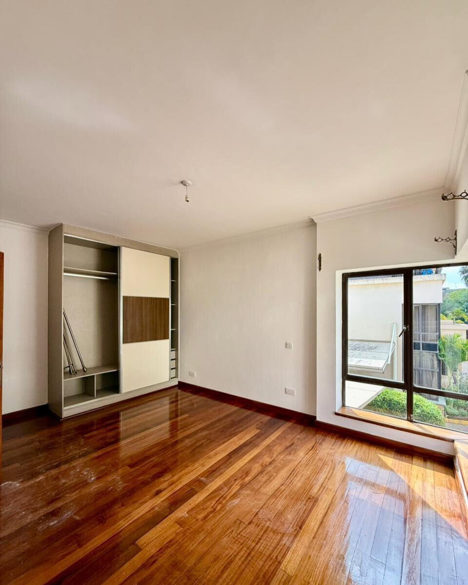 5BR All-Ensuite Townhouse with DSQ & High Rental Yield - Lavington