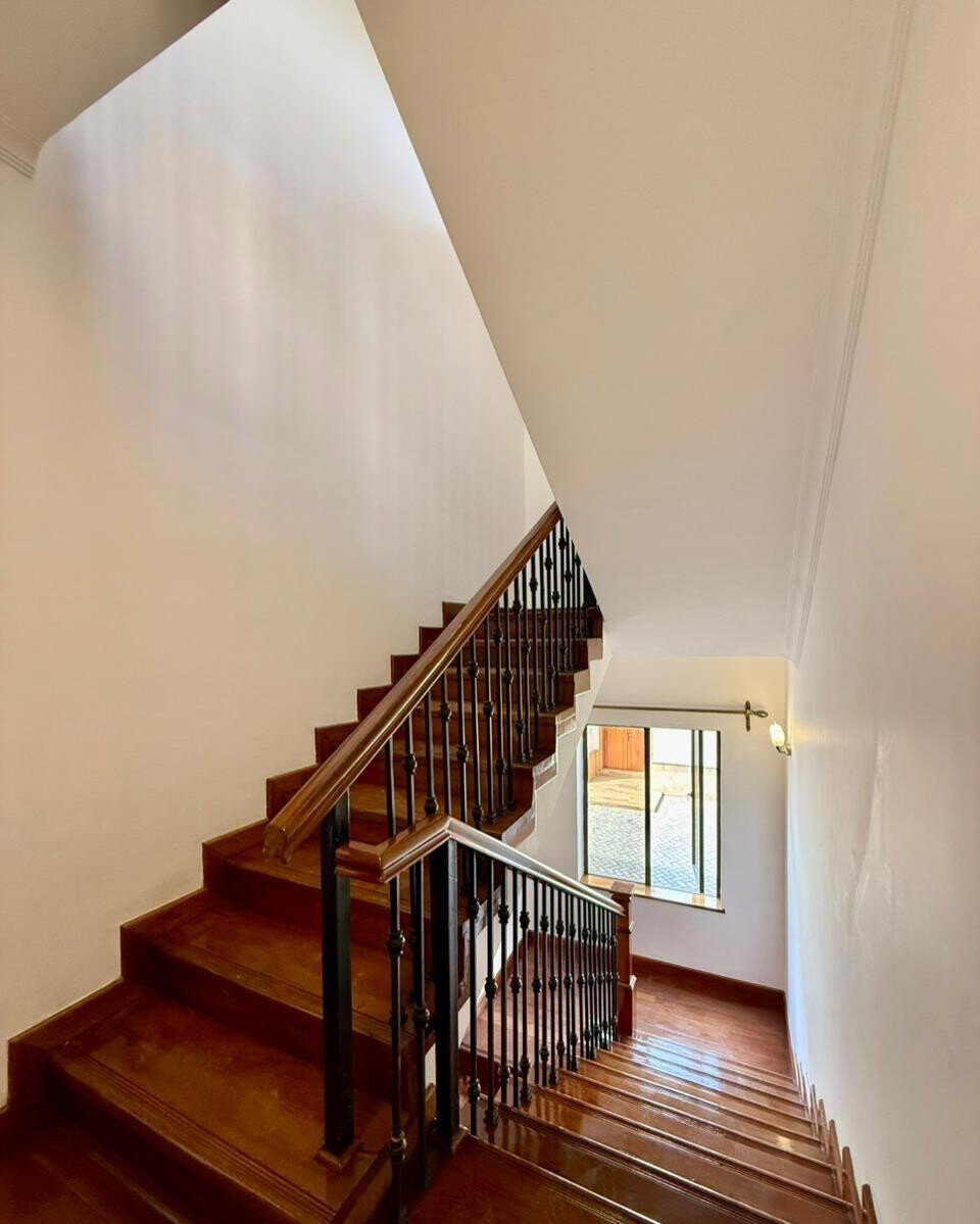 5BR All-Ensuite Townhouse with DSQ & High Rental Yield - Lavington