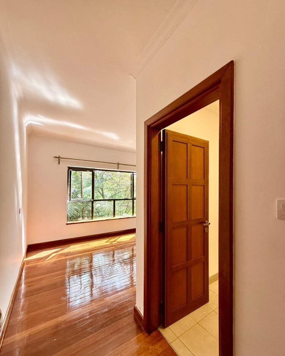 5BR All-Ensuite Townhouse with DSQ & High Rental Yield - Lavington