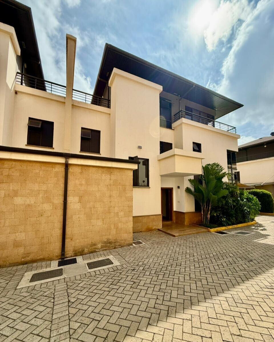 5BR All-Ensuite Townhouse with DSQ & High Rental Yield - Lavington
