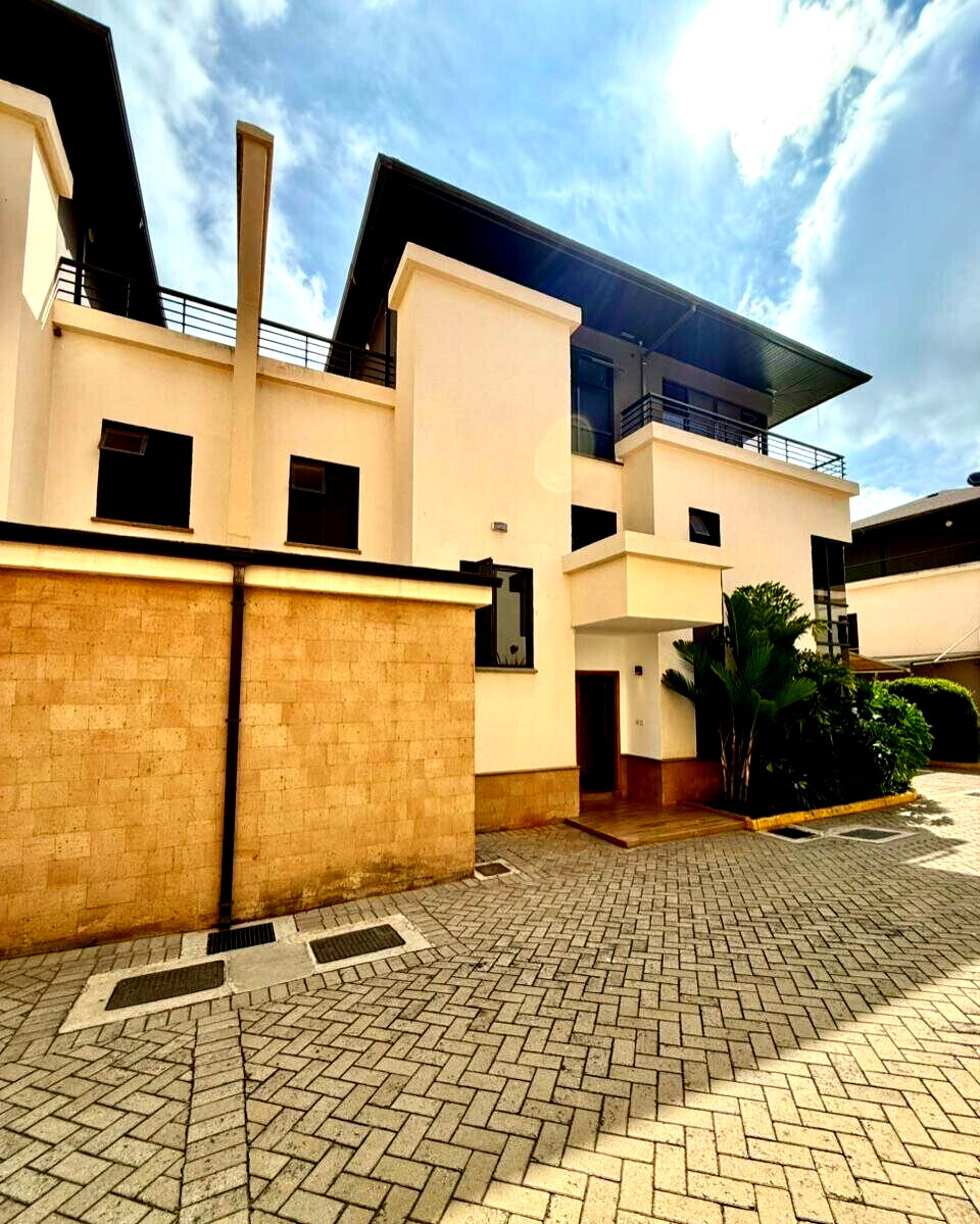 5BR All-Ensuite Townhouse with DSQ & High Rental Yield - Lavington