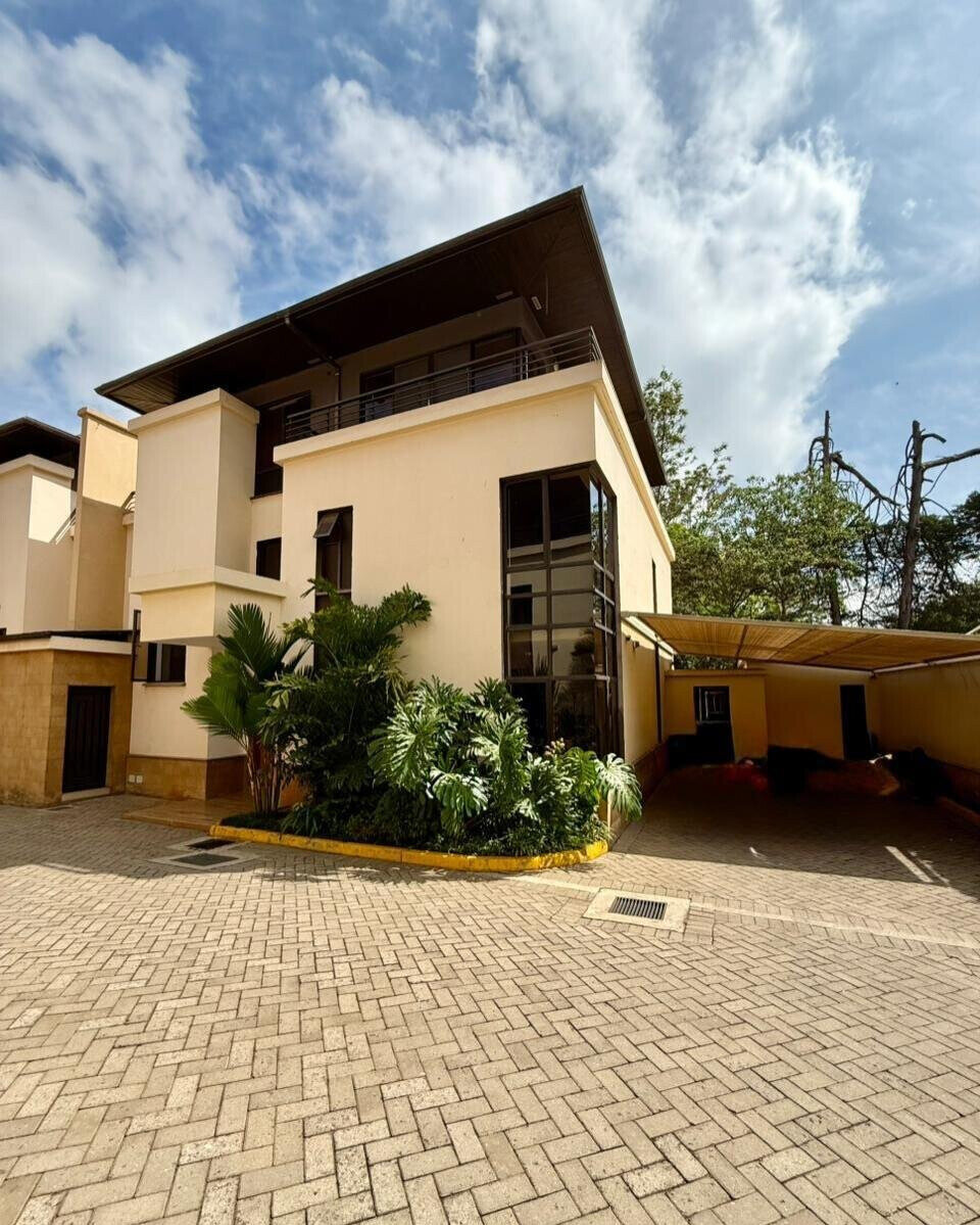 5BR All-Ensuite Townhouse with DSQ & High Rental Yield - Lavington