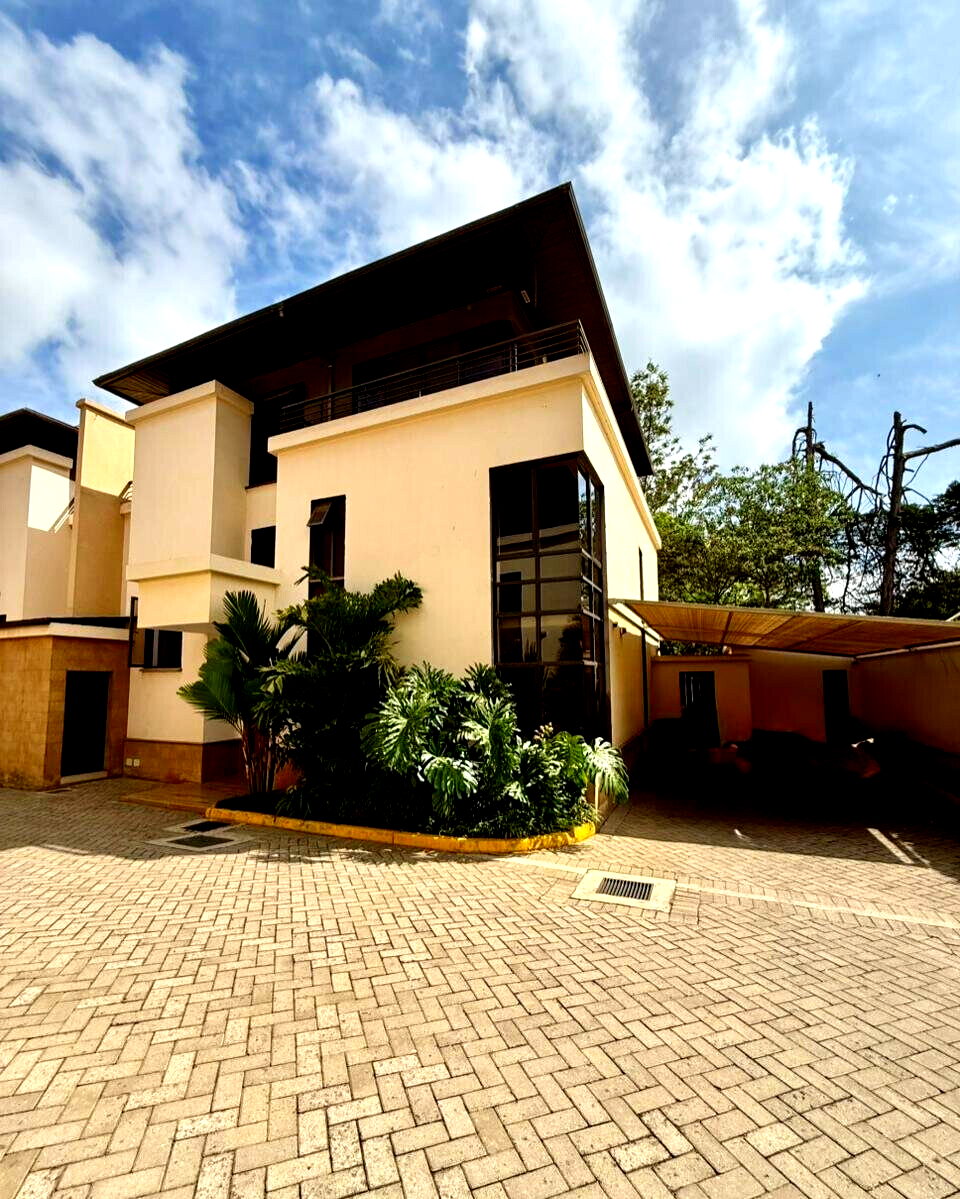 5BR All-Ensuite Townhouse with DSQ & High Rental Yield - Lavington