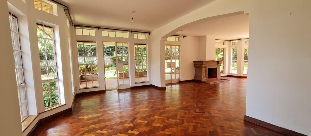 5BR All-Ensuite Townhouse with Gazebo & Lush Garden – Rosslyn