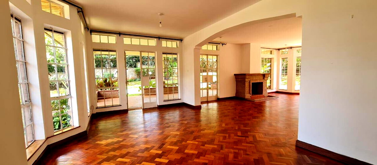 5BR All-Ensuite Townhouse with Gazebo & Lush Garden – Rosslyn