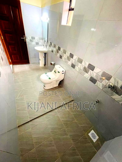 3bdrm Bungalow in Katani for sale - Image 11