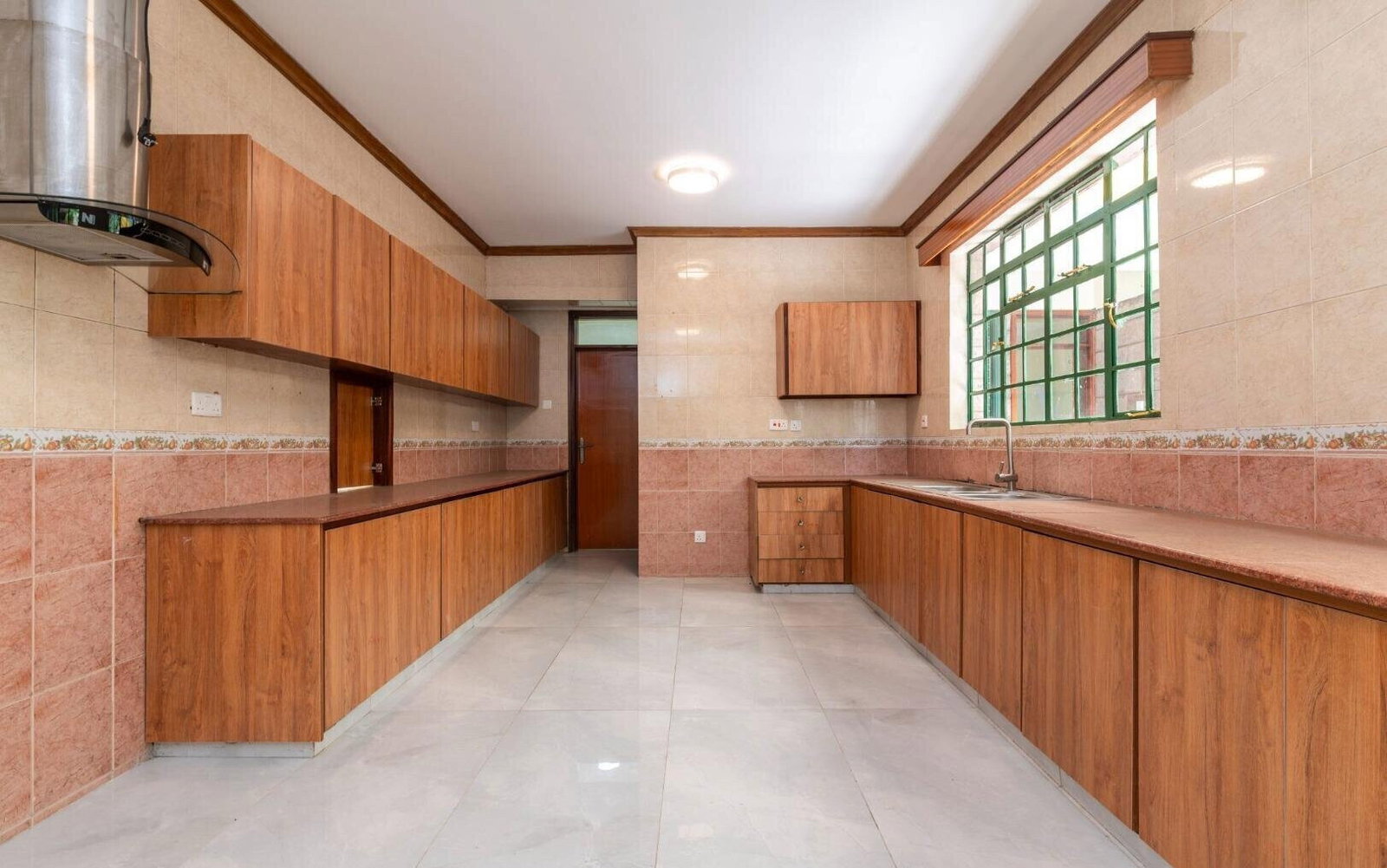 4BR Townhouse in Exclusive 12-Unit Compound - Spring Valley