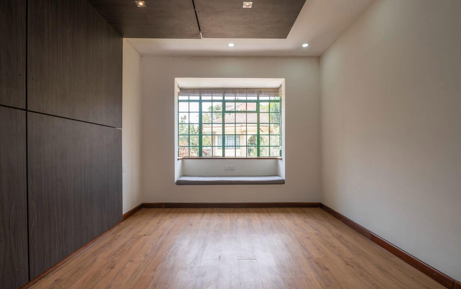 4BR Townhouse in Exclusive 12-Unit Compound - Spring Valley