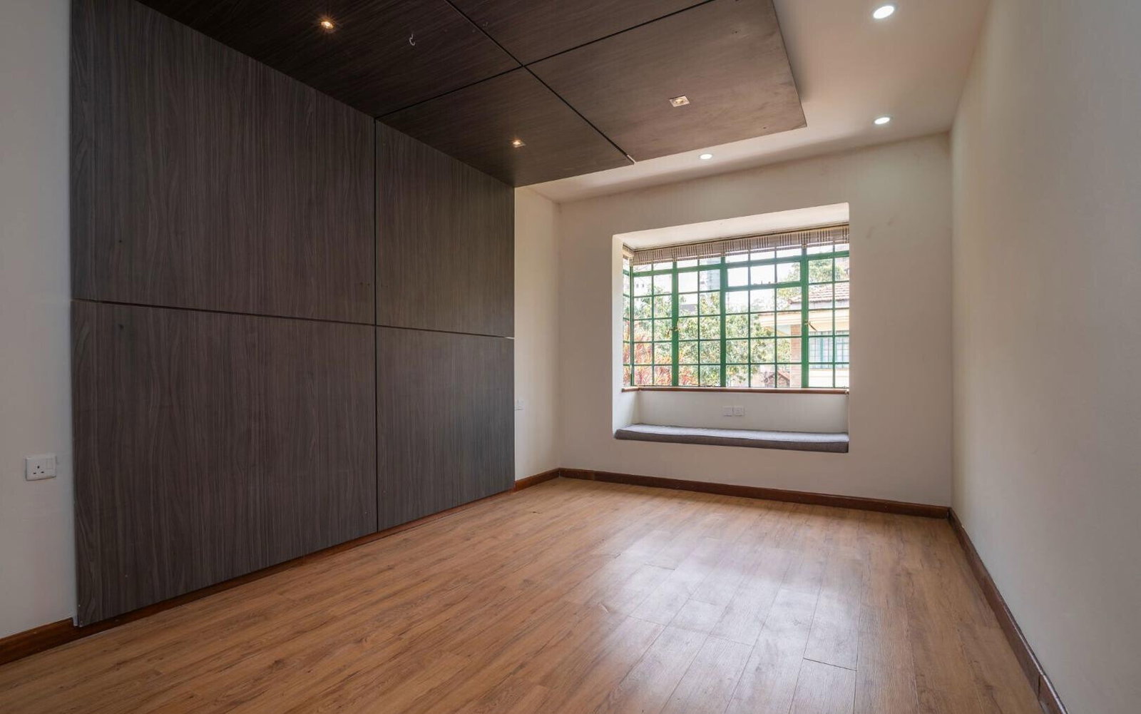 4BR Townhouse in Exclusive 12-Unit Compound - Spring Valley