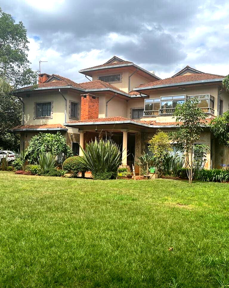 4-Ensuite Townhouse with DSQ & Gazebo – Karen Gated Community