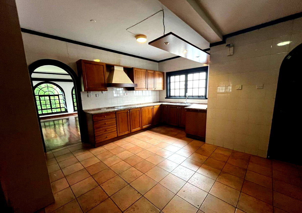 5BR Garden Home with Parking at KSh 350K