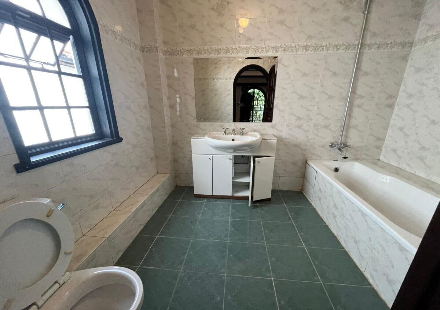 5BR Garden Home with Parking at KSh 350K