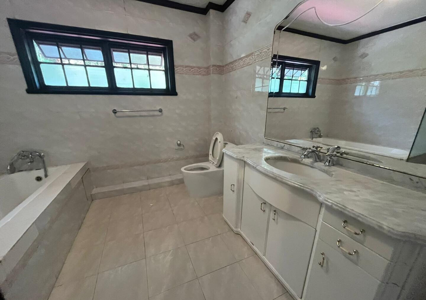 5BR Garden Home with Parking at KSh 350K