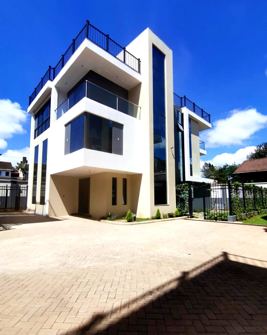 Brand New 6-Bed Townhouse with DSQ & Private Garden - Lavington