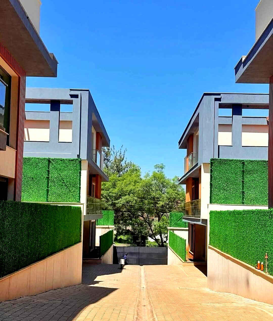 5-Ensuite Townhouse with Jacuzzi & Home Office - Lavington