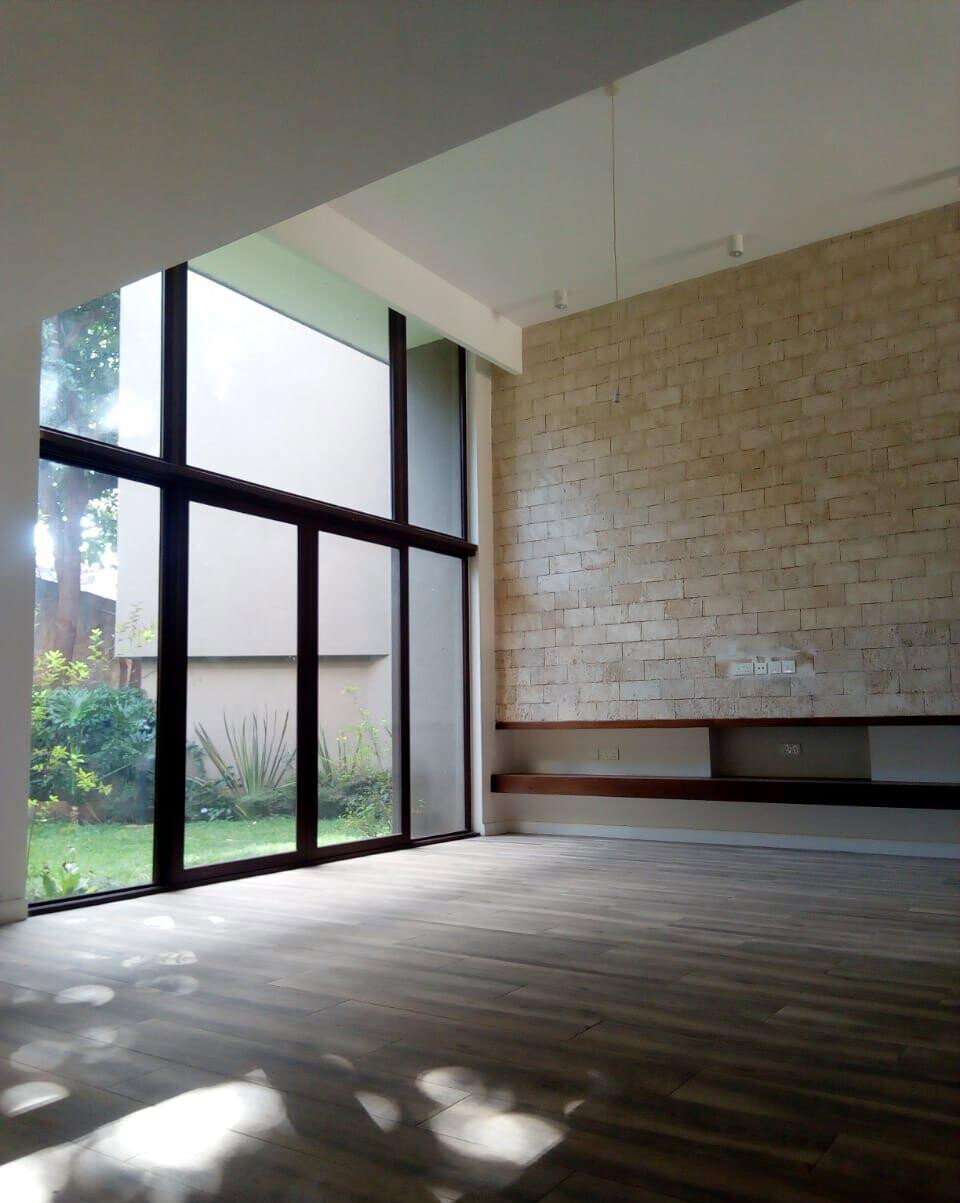 Spacious 4BR Townhouse with Backyard & Ample Parking - Lavington